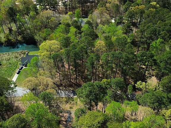 3rd image of 35 Leeward Dr