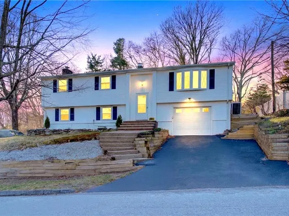 155 Birkshire Dr, Warwick, RI 02886