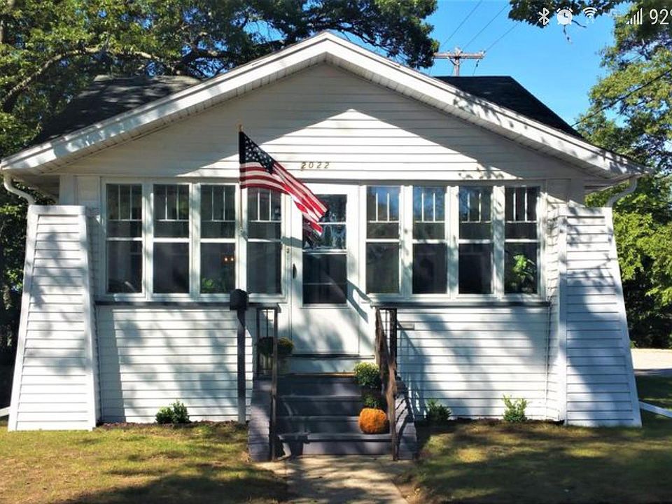 1st image of 2022 Moulton Ave