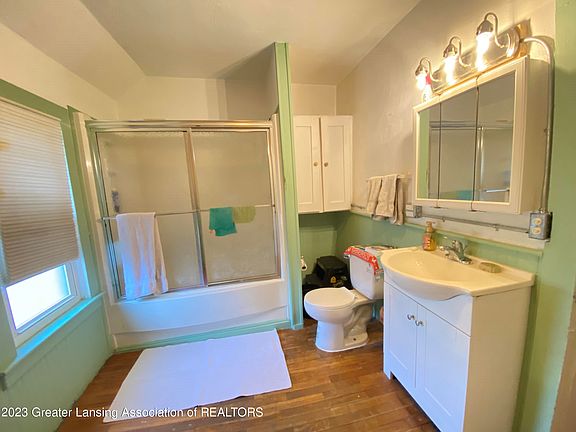 2nd image of 519 N Chestnut St