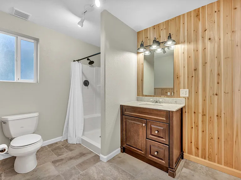 604 Pine St — Photo 28