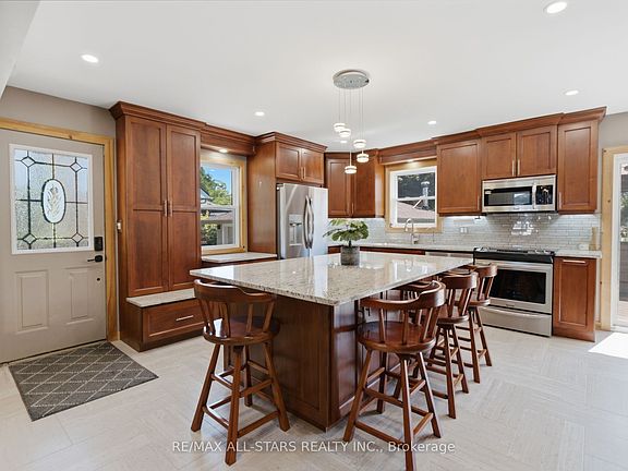 4th image of 11 Perry St
