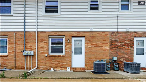 105 E Lincoln St Photo 1