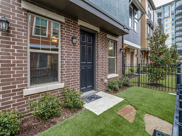 1309 Arch Pl — Photo 3