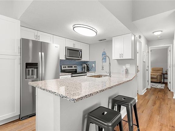3rd image of 1960 Elaine Dr #18