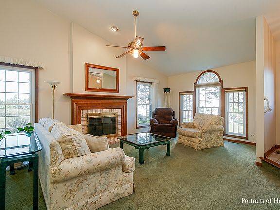 3rd image of 84 Versailles Ct