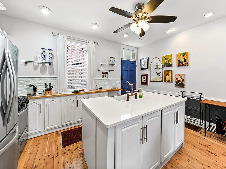 kitchen / island with storage, stainless steel appliances