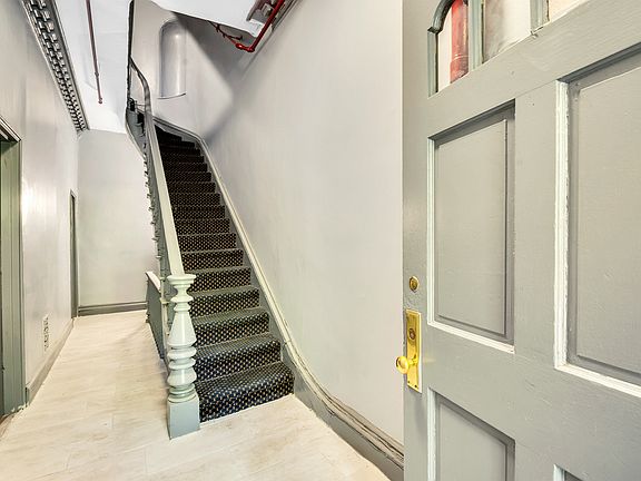 3rd image of 48 Livingston St APT 1F