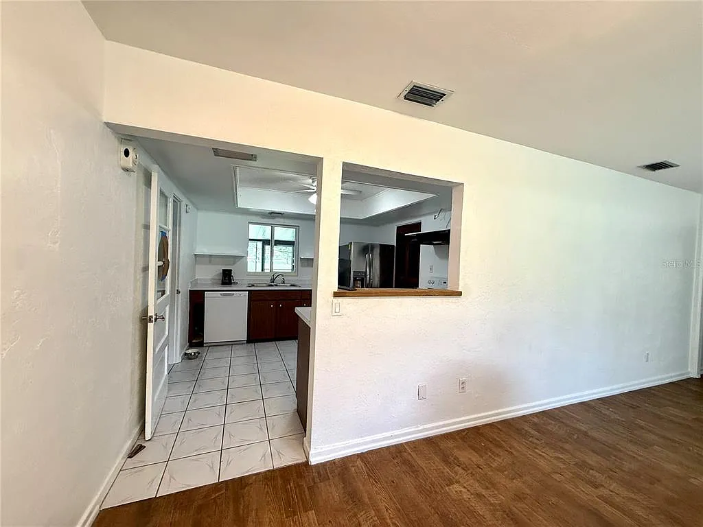 3 bed, 2.0 bath, 1457 sqft, $2,350 — Photo 4