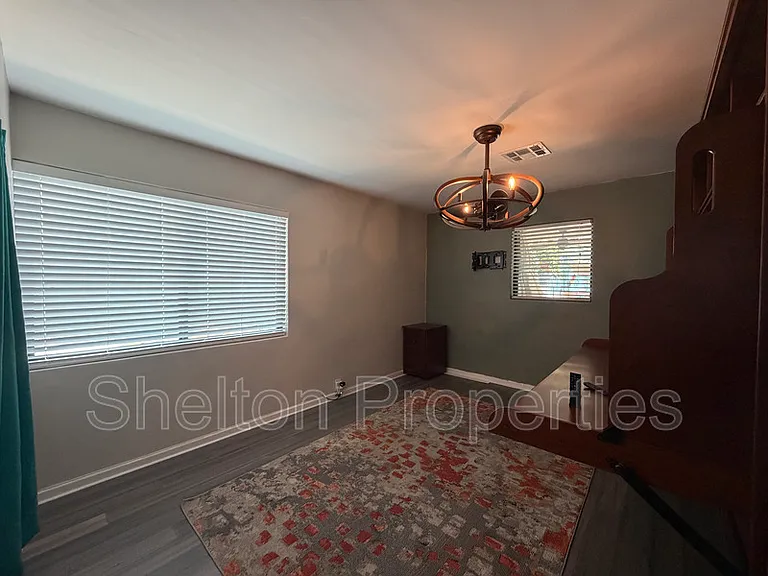 2514 E Fairmount Ave — Photo 16