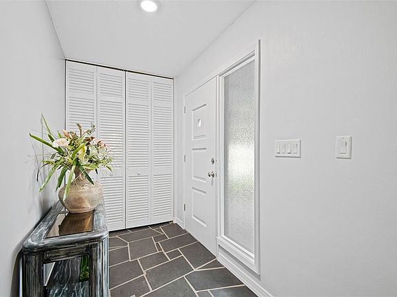 4th image of 9068 Briarwood Dr