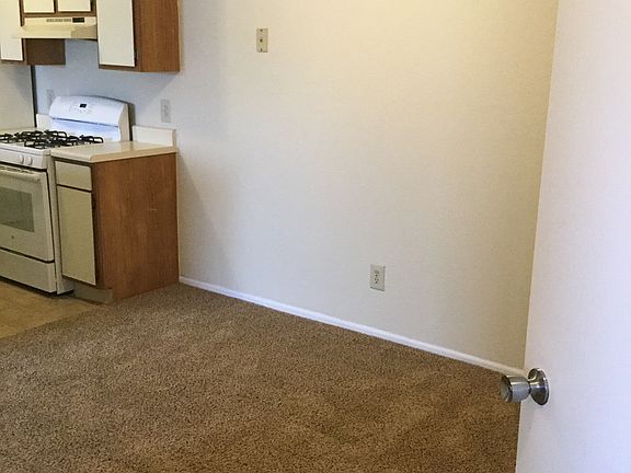 5th image of 81 Willow Creek Dr APT 202