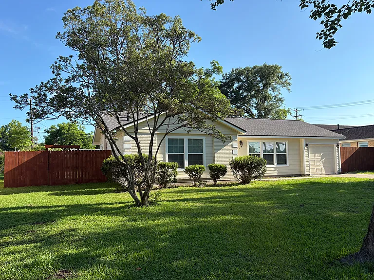 625 Holly St — Photo 2