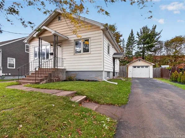 187 Ste Therese St, Dieppe, NB E1A 1S9