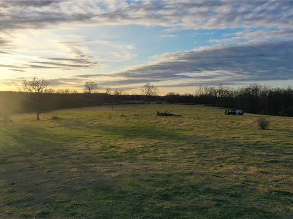 Wright Rd, Fayetteville, AR 72704