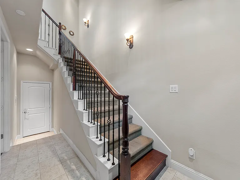 5709 Lois Ln — Photo 4