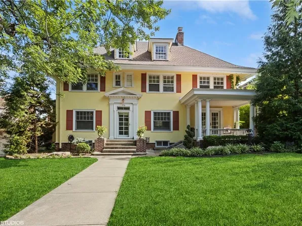 110 Morningside Dr, Kansas City, MO 64113