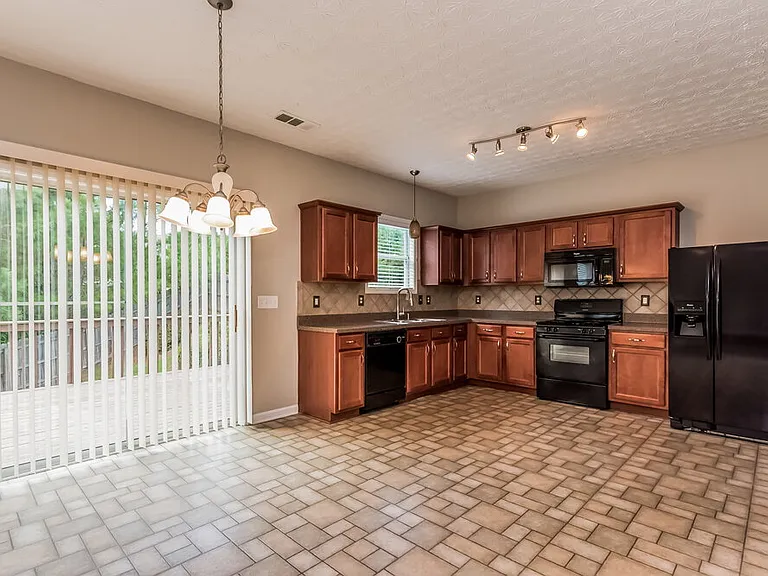398 Glenleigh Dr — Photo 6
