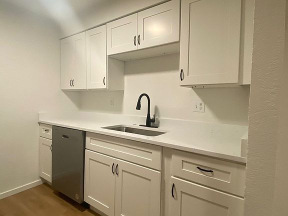 4th image of 104 Tacoma Blvd S APT 10