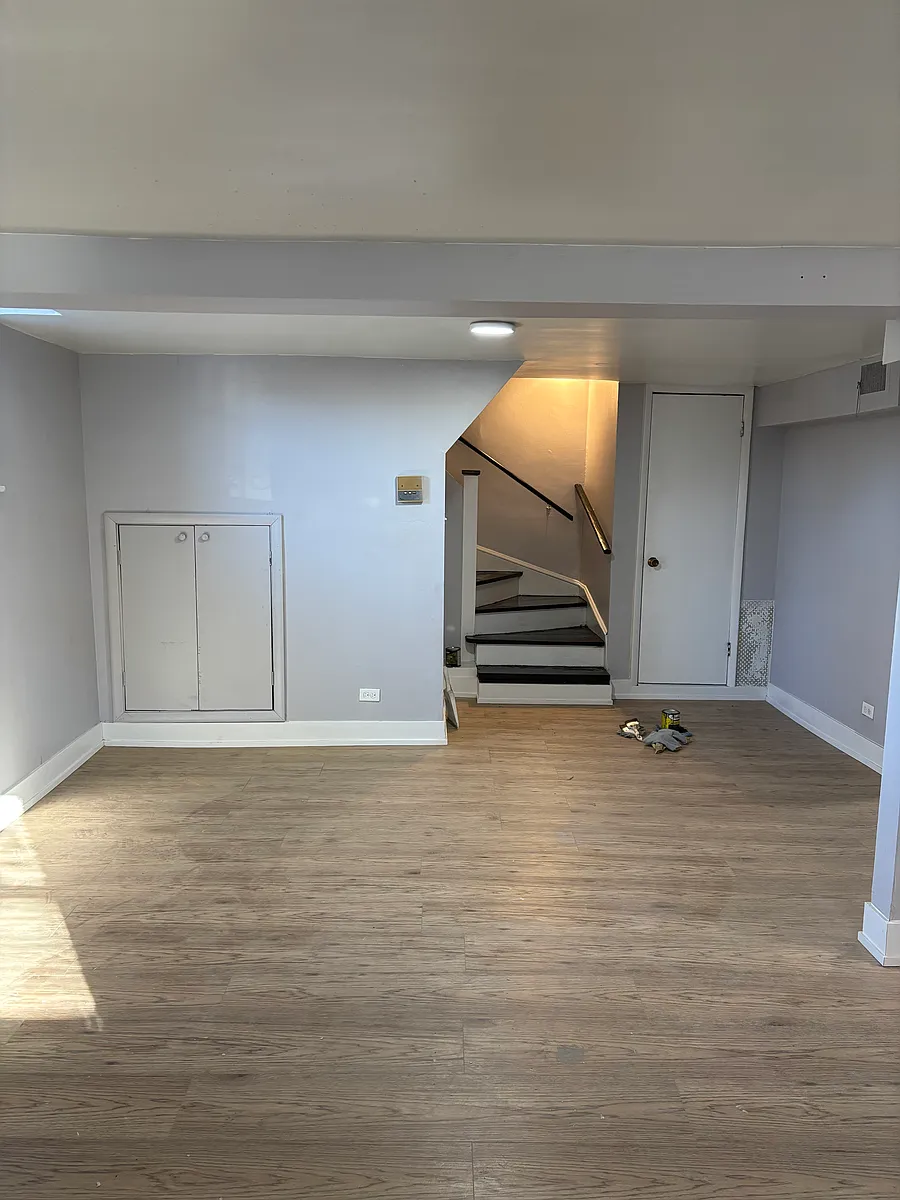 Building Photo - 2201 N Nagle Ave #G