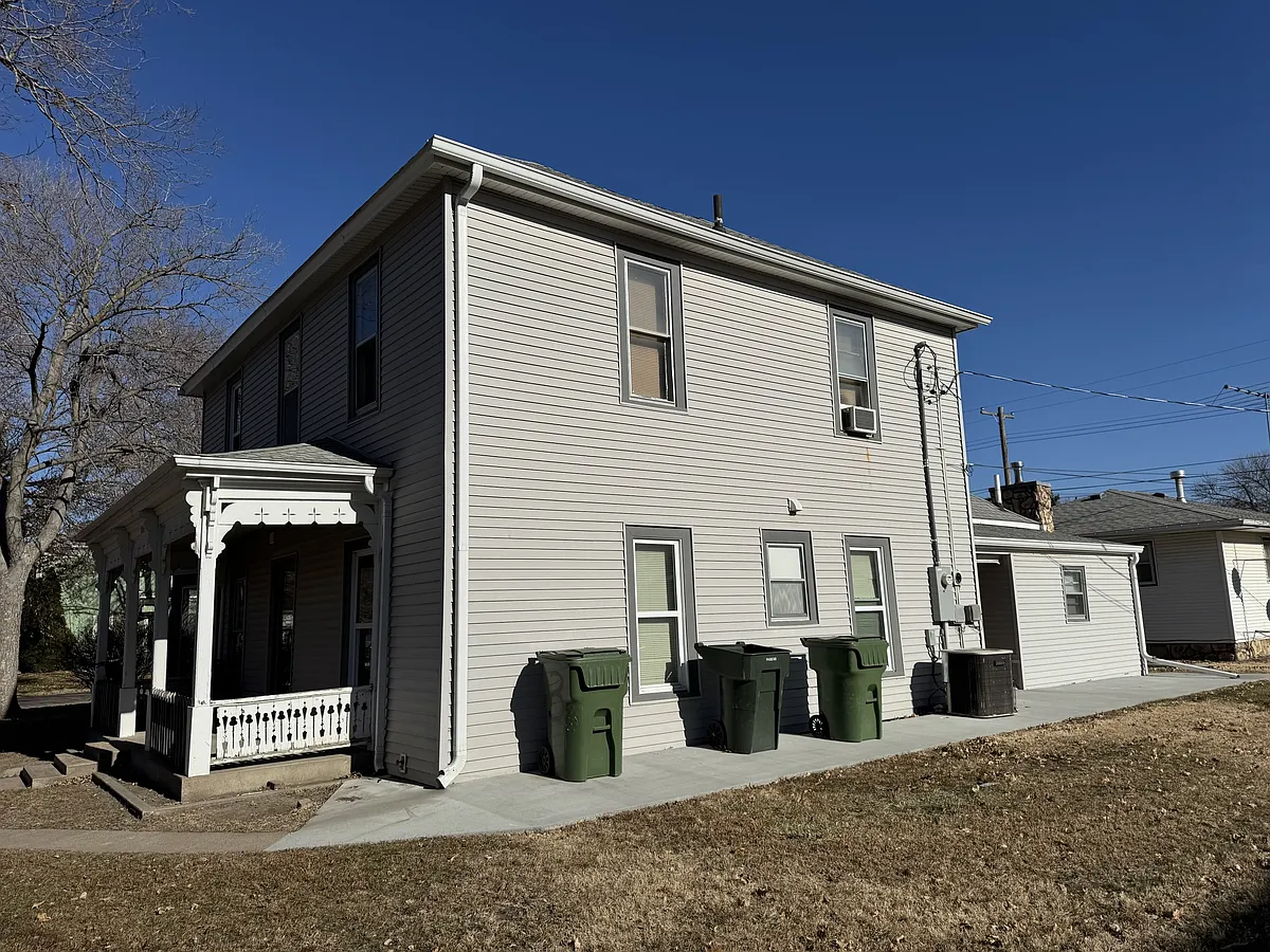 Building Photo - 2123 C Ave