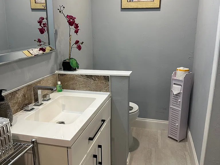 493 Castle Dr #B — Photo 5