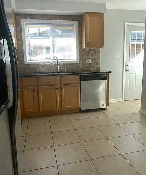 719 McKinley Ave — Photo 8