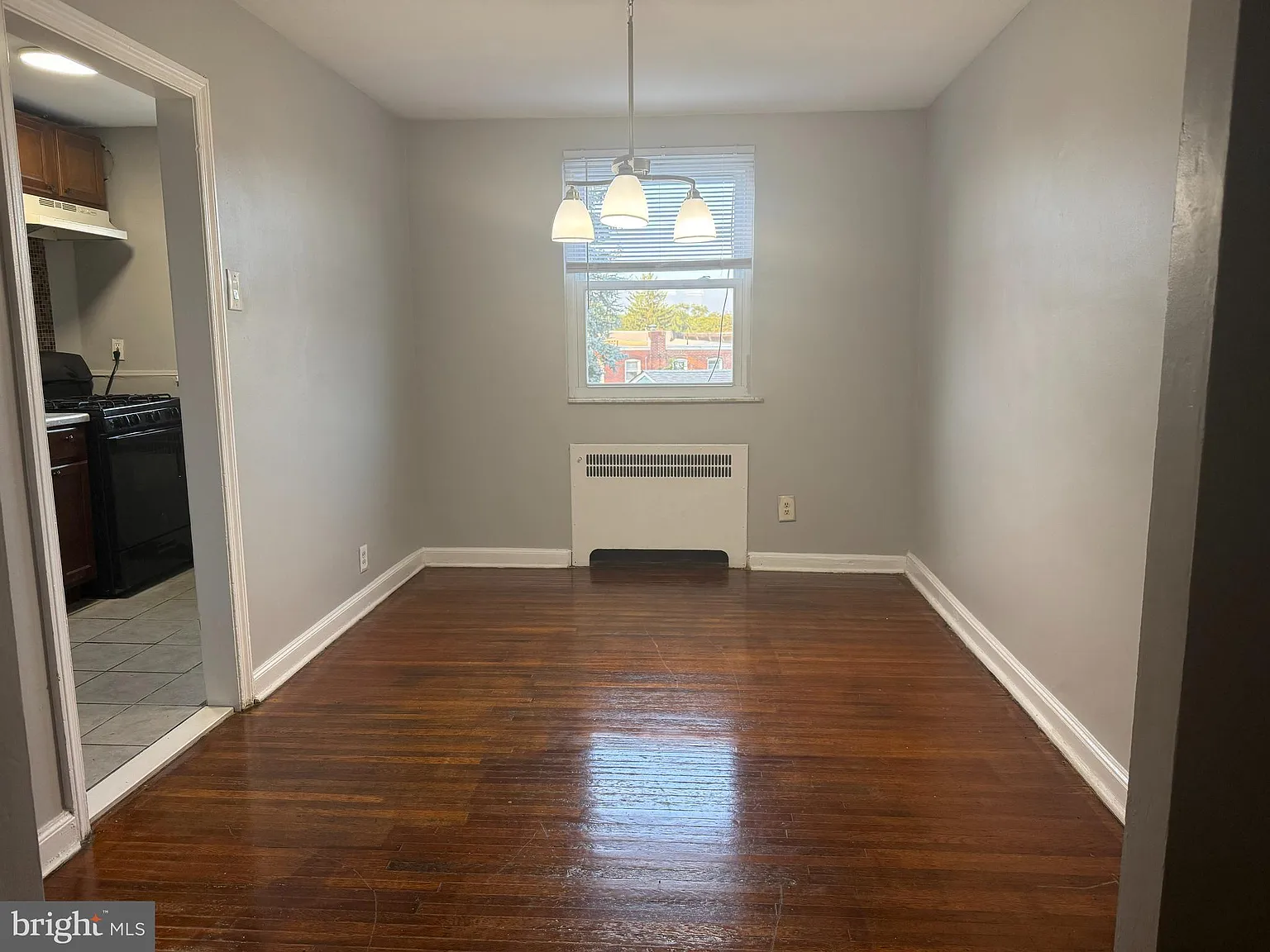 3 bed, 1.0 bath, 896 sqft, $1,500 — Photo 2