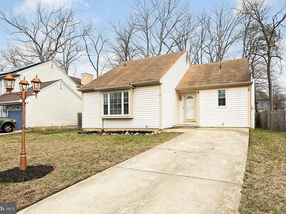 1st image of 61 Oak Forest Dr