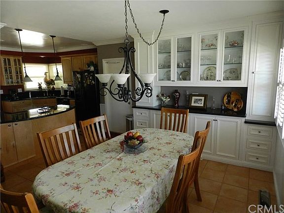 5th image of 25764 Edgemont Ct