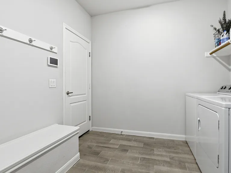1032 Fairfax Dr — Photo 14