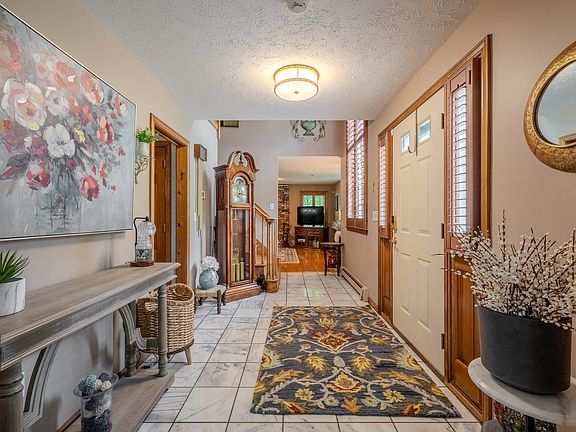 3rd image of 51 Crestwood Lane