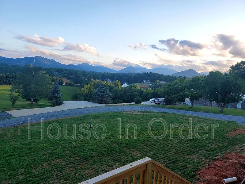 3 bed, 2.0 bath, 1580 sqft, $2,395 — Photo 3