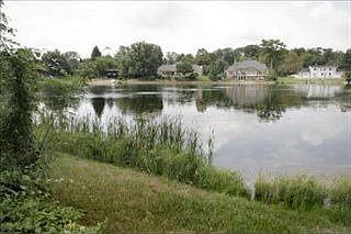 4th image of 1110 Lakeside Dr S