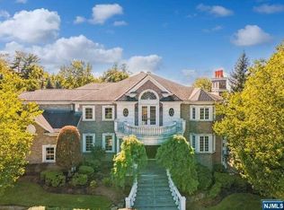 142 Vaccaro Dr, Cresskill, NJ 07626