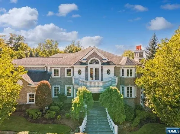 142 Vaccaro Dr, Cresskill, NJ 07626