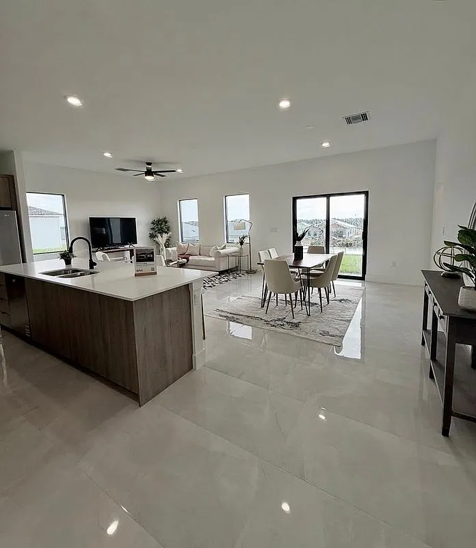 4 bed, 2.0 bath, 1998 sqft, $2,500 — Photo 4