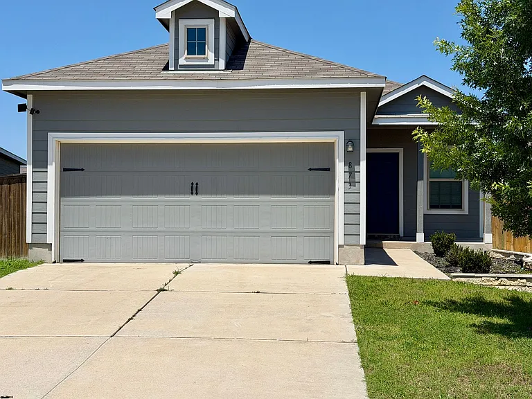 873 Circle Way — Photo 1