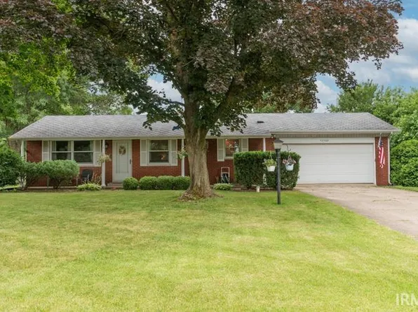 52560 Walsingham Ln, South Bend, IN 46637