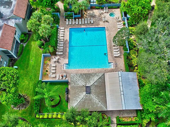 5th image of 5715 Fairway Park Drive #204