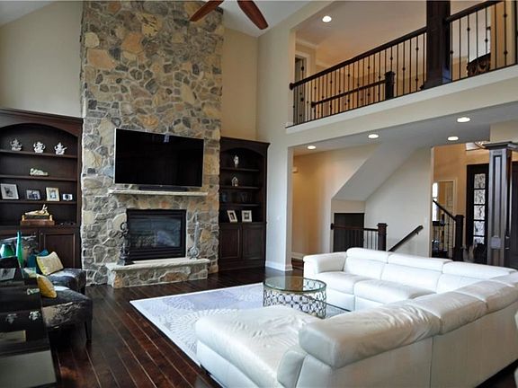 4th image of 1839 Bur Oak Dr