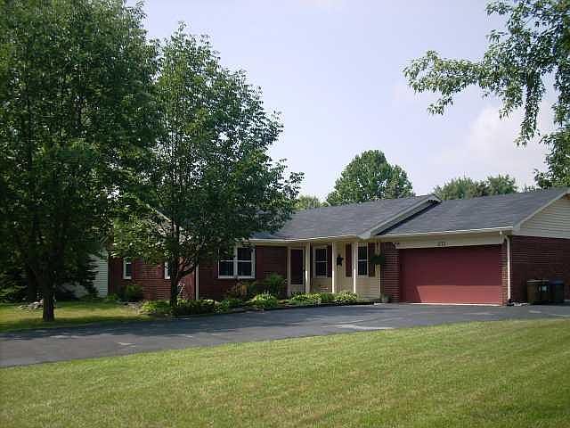 1st image of 211 E Fox Cir