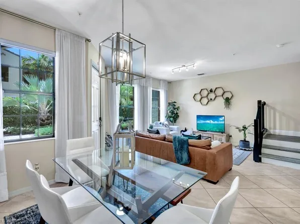 8945 Malibu ST #202, NAPLES, FL 34113