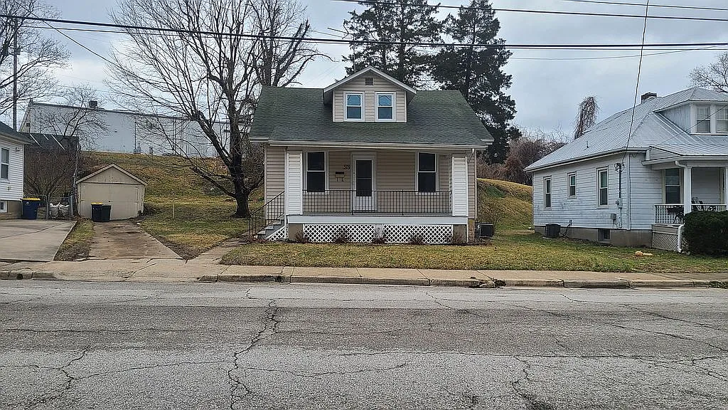 518 E 3rd St photo 1