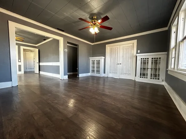 1609 W 6th St, Plainview, TX 79072