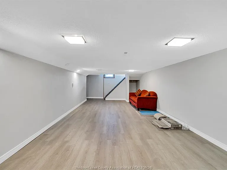142 1st St — Photo 20