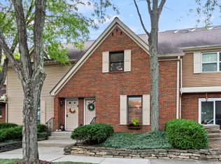 2212 Sandston Rd, Upper Arlington, OH 43220