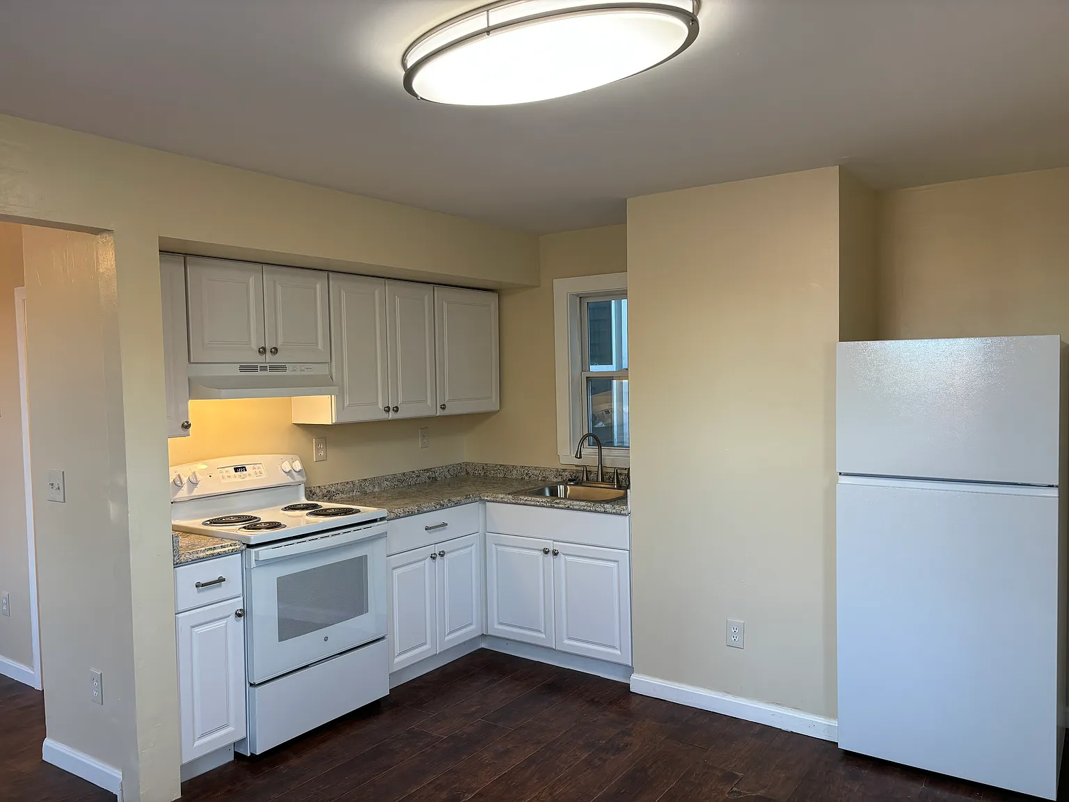2 bed, 700 sqft, $1,200 — Photo 1