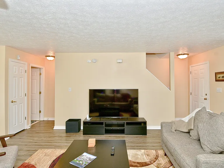 3043 Armory Dr — Photo 8