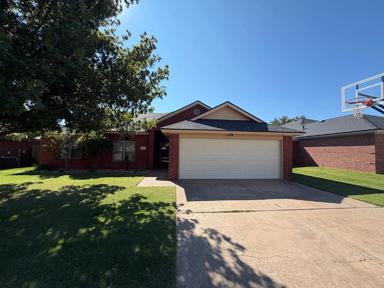 3 bed, 2.0 bath, 1991 sqft, $2,400 — Photo 1